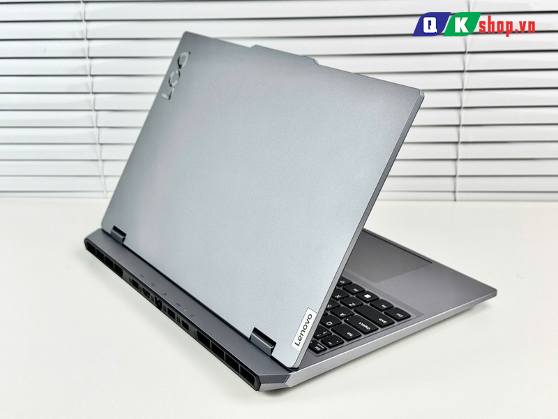 Laptop Lenovo LOQ 15ARP9 83JC00GKUS Ryzen 5-7235HS / Ram 12GB / SSD 512GB / 15.6 icnh FHD 144Hz / RTX 4050 6GB