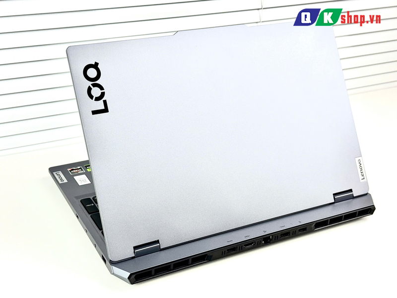 Laptop Lenovo LOQ 15ARP9 83JC00GKUS Ryzen 5-7235HS / Ram 12GB / SSD 512GB / 15.6 icnh FHD 144Hz / RTX 4050 6GB