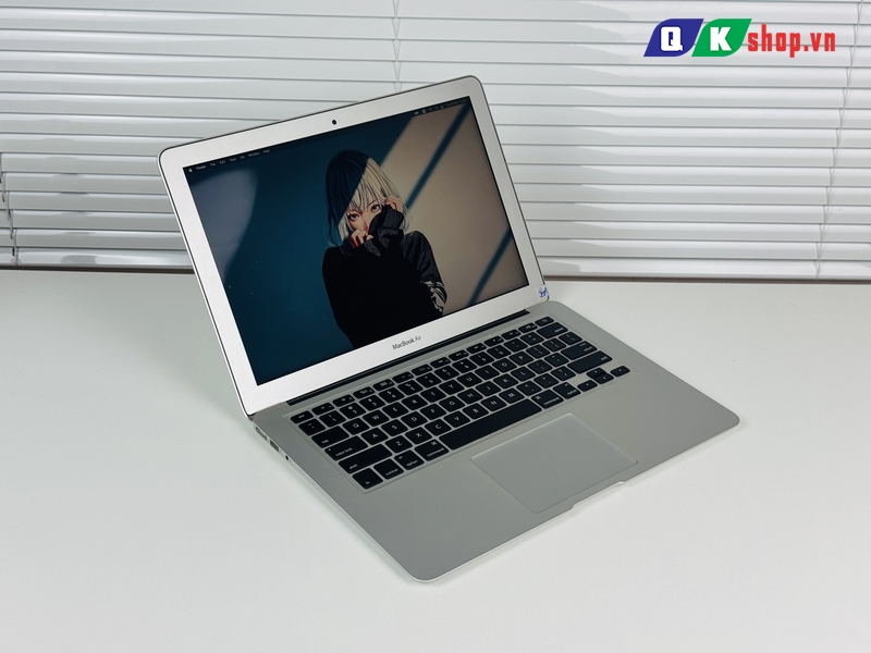 Macbook Air 2017 Core i5 / Ram 8GB / SSD 128 GB / 13.3 inch (1440 x 900)