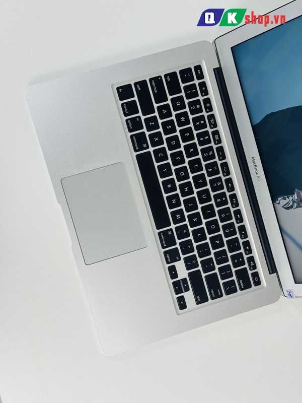 Macbook Air 2017 Core i5 / Ram 8GB / SSD 128 GB / 13.3 inch (1440 x 900)