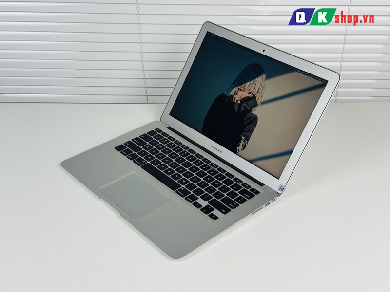 Macbook Air 2017 Core i5 / Ram 8GB / SSD 128 GB / 13.3 inch (1440 x 900)