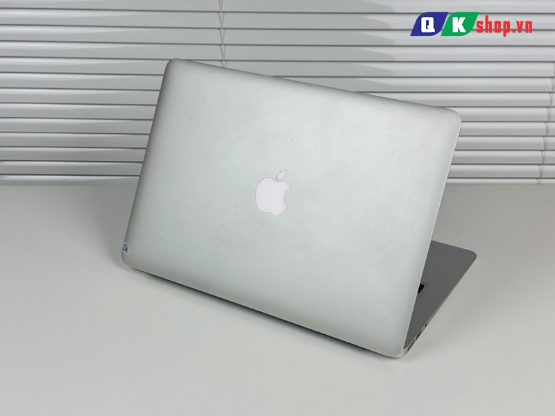 Macbook Air 2017 Core i5 / Ram 8GB / SSD 128 GB / 13.3 inch (1440 x 900)