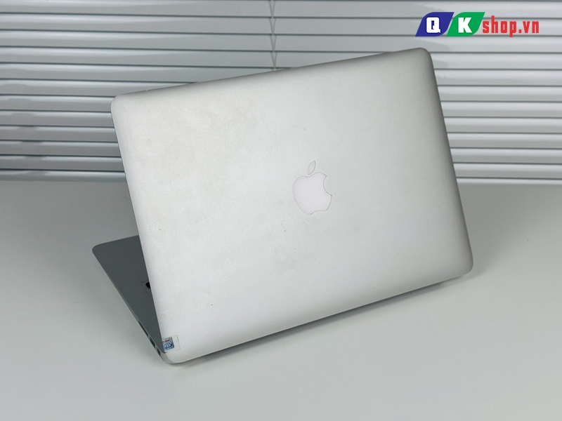 Macbook Air 2017 Core i5 / Ram 8GB / SSD 128 GB / 13.3 inch (1440 x 900)