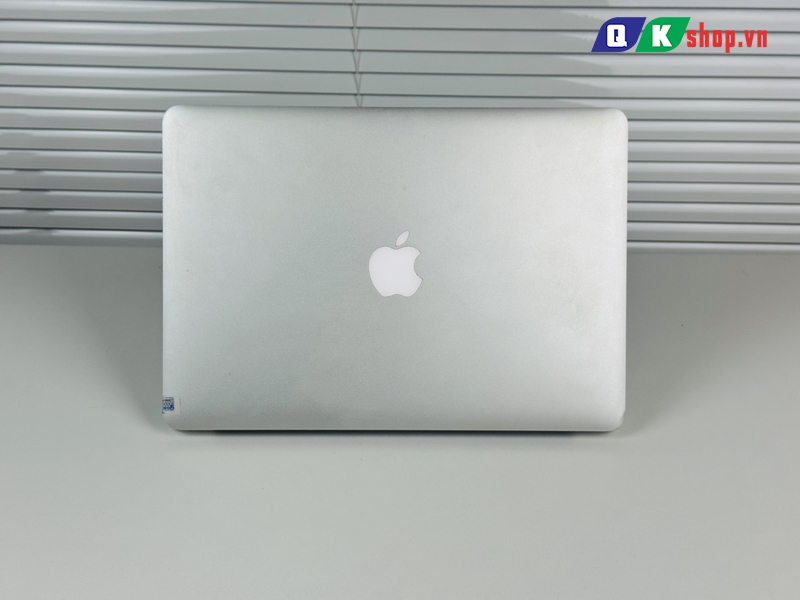 Macbook Air 2017 Core i5 / Ram 8GB / SSD 128 GB / 13.3 inch (1440 x 900)